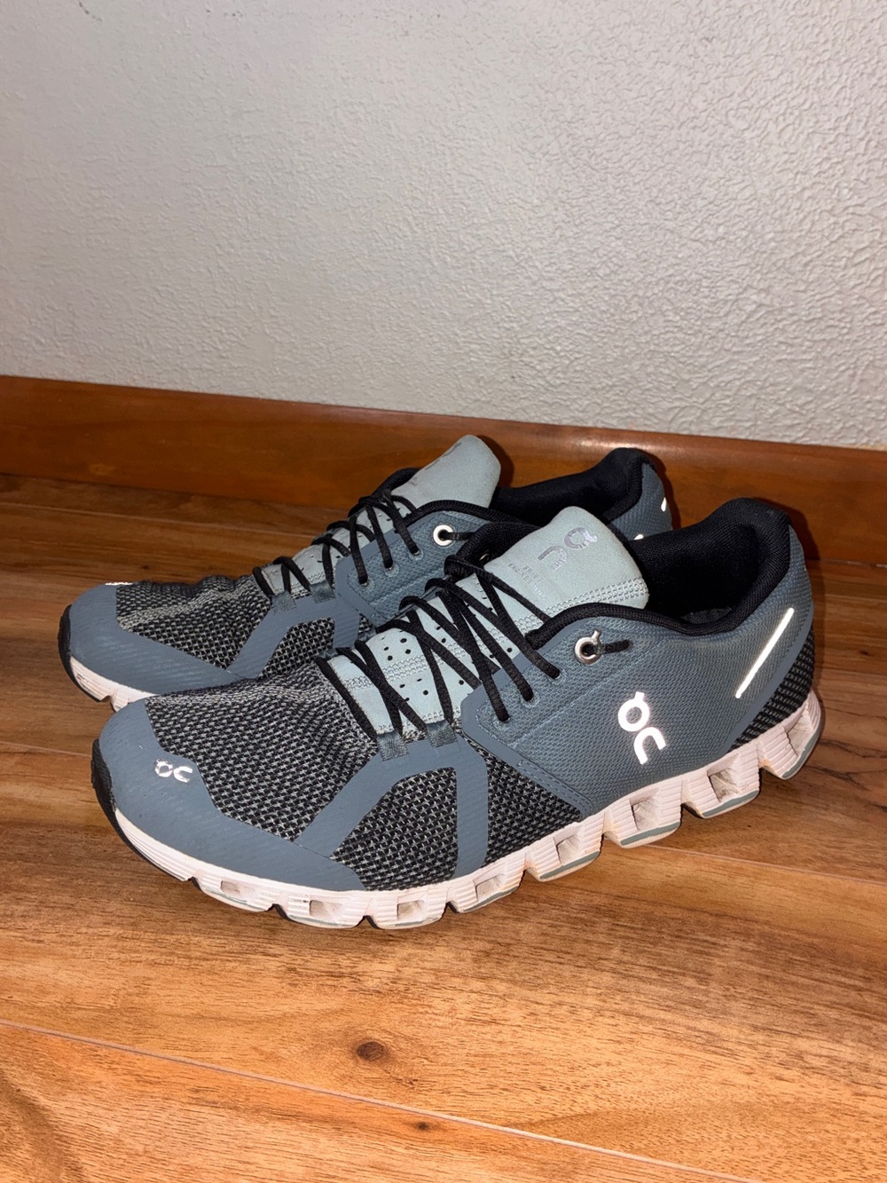 On Cloud Women’s Athletic Running Shoe Sneakers, blue - size 10.5